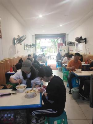 重庆荣昌扯面大爷走红后,店铺营业额翻三倍