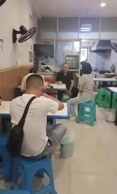 重庆荣昌扯面大爷走红后,店铺营业额翻三倍