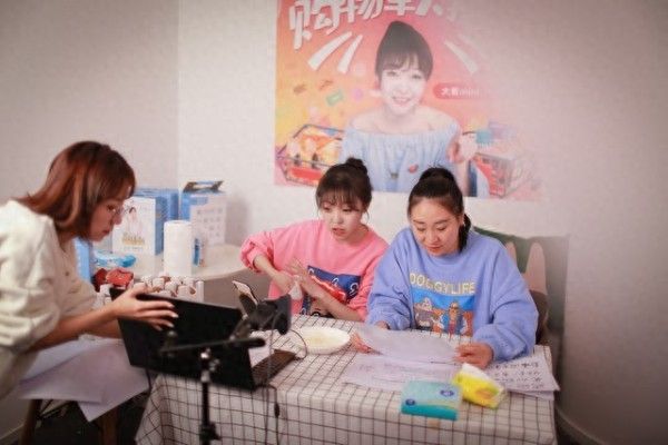 女幼师下班途中遭男子连刺13刀不幸身亡