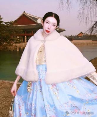 奥地利女网红整形成韩国美女缝了单眼皮网友称渗人