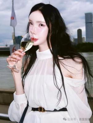 奥地利女网红整形成韩国美女缝了单眼皮网友称渗人