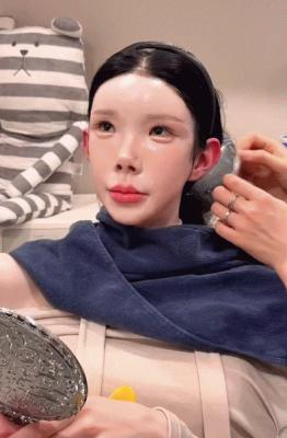 奥地利女网红整形成韩国美女缝了单眼皮网友称渗人