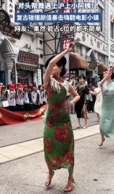 魔都小阿姨画风突变跳起斧头舞简直太销魂