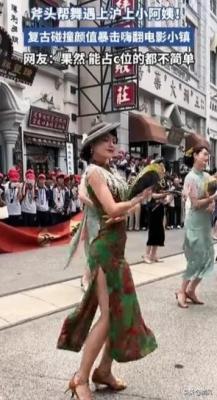 魔都小阿姨画风突变跳起斧头舞简直太销魂