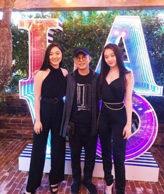 李连杰晒女儿大学毕业照近况
