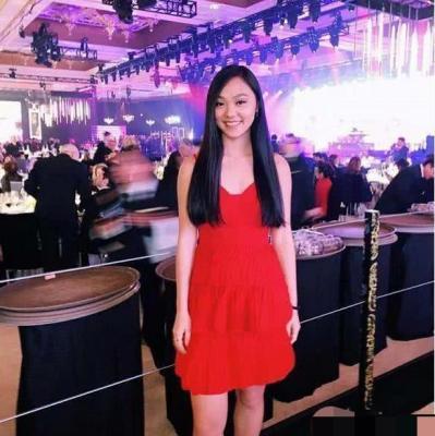 李连杰晒女儿大学毕业照近况