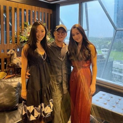 李连杰晒女儿大学毕业照近况