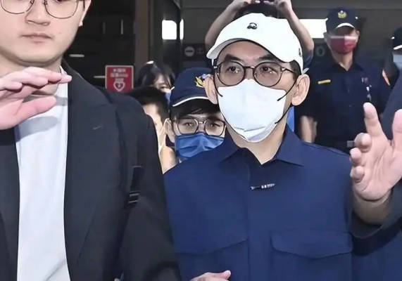 黄子佼与21名受害者达成和解，每人赔偿20万台币