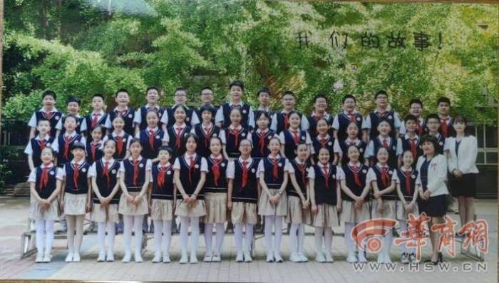 西安一小老师拍下学生6年对比照作毕业礼物