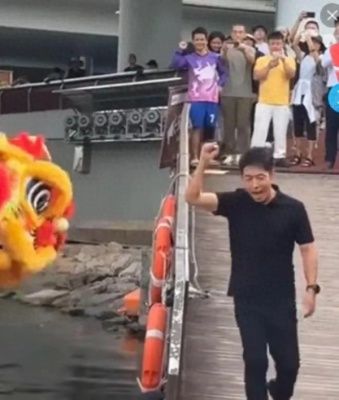 撒贝宁深圳参加龙舟赛现场飙标准粤语