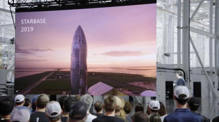 马斯克演讲：火星或成地球救星，特斯拉机器人明年前往