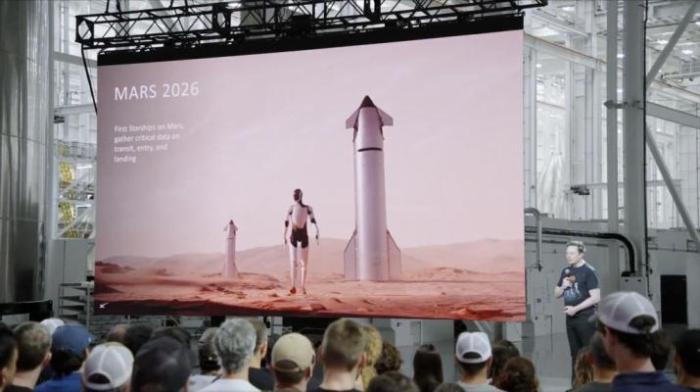 马斯克演讲：火星或成地球救星，特斯拉机器人明年前往