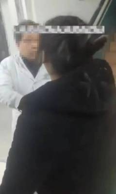 河南一医生看手机不接诊事件医院回应