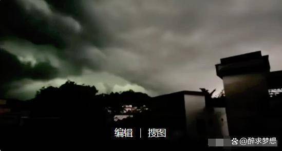 广东肇庆广宁县遭遇暴雨袭击，多地水浸导致车辆被冲走