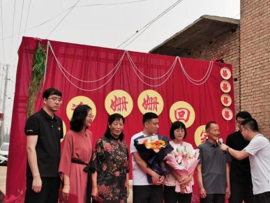 女子被送养36年后找到亲生父母：想过个真正的生日