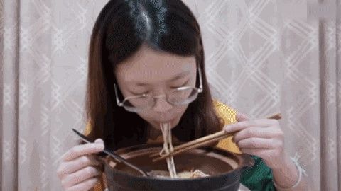 二十岁患上奇怪疾病无法正常进食