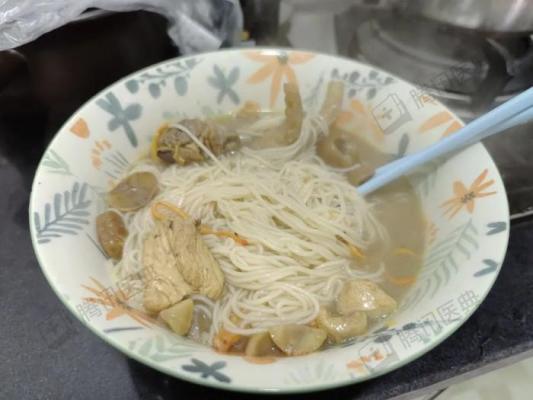 二十岁患上奇怪疾病无法正常进食