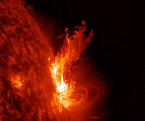 研究星链卫星因太阳活动加速坠落