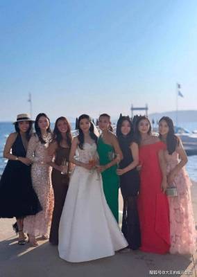 何猷亨前女友陈可欣二婚，与前夫同天再婚戴头纱美丽动人