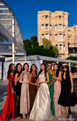 何猷亨前女友陈可欣二婚，与前夫同天再婚戴头纱美丽动人