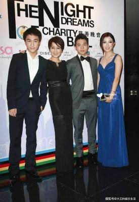何猷亨前女友陈可欣二婚，与前夫同天再婚戴头纱美丽动人