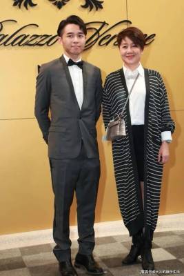 何猷亨前女友陈可欣二婚，与前夫同天再婚戴头纱美丽动人