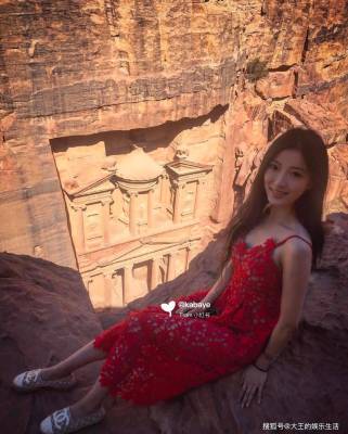 何猷亨前女友陈可欣二婚，与前夫同天再婚戴头纱美丽动人