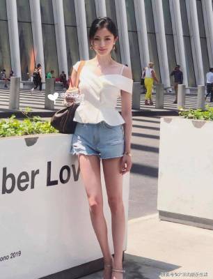何猷亨前女友陈可欣二婚，与前夫同天再婚戴头纱美丽动人