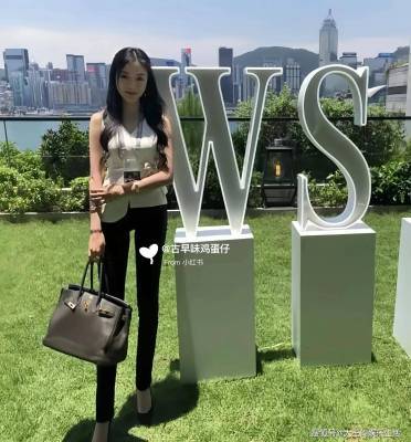 何猷亨前女友陈可欣二婚，与前夫同天再婚戴头纱美丽动人