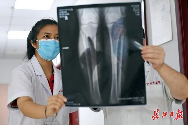武汉46岁妈妈辞职学中医：每个人都有追梦的权利
