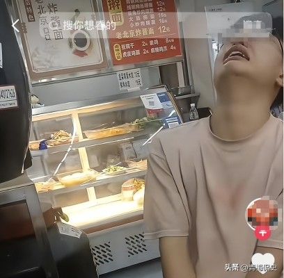 高考结束，女生挑行李回家的画面感动网友