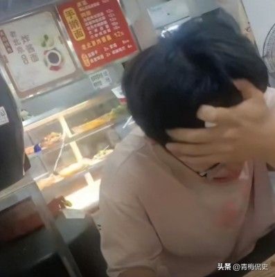 高考结束，女生挑行李回家的画面感动网友