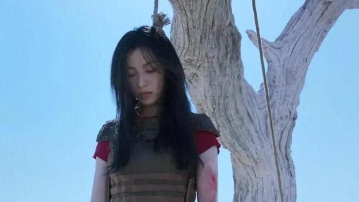 倪妮东极岛写真曝光造型颠覆以往形象
