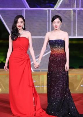 女星走红毯意外频发，尴尬瞬间成社死现场