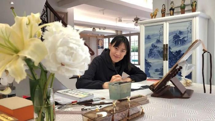 36岁梁洛施被曝新恋情，对方身份引关注