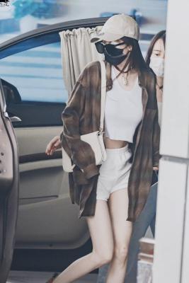 杨幂再现经典幂式穿搭，时尚感爆棚