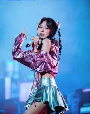 小沈阳回应女儿出道：她还小，希望给她一个快乐童年