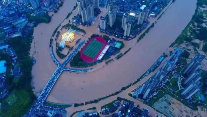 广东怀集遭遇百年一遇洪水，6.8万人紧急转移