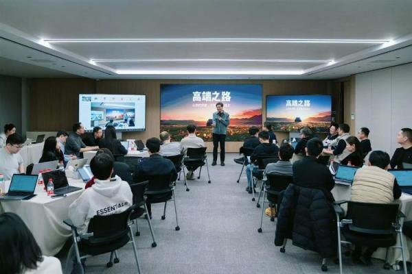 雷军官宣:小米汽车YU7样车已到店