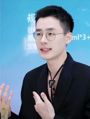 东方甄选主播顿顿宣布离职，未来将追求新方向