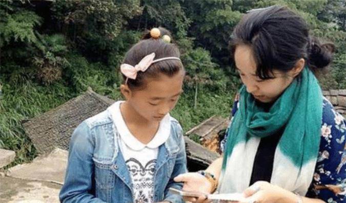《变形计》“神仙妹妹”高中辍学当网红引质疑