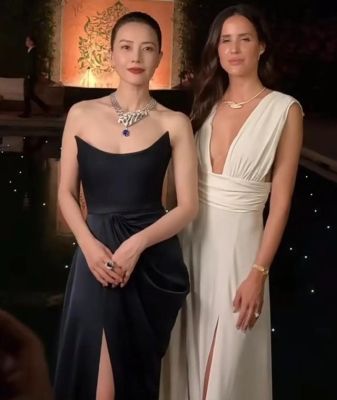 高圆圆带6岁女儿西班牙吃麻辣烫，Rhea乖巧可爱像爸爸