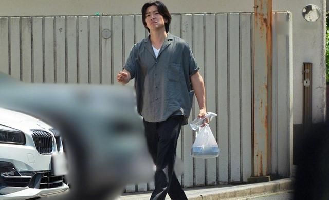 34岁男星隐婚生子4年半，高调恋爱致昔日绯闻女友成小三