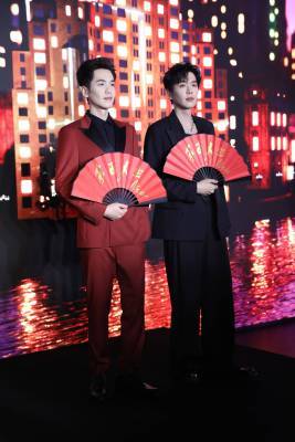 张若昀为蜡像取名“张若的”
