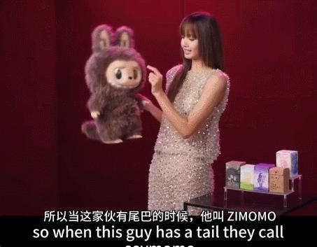 泰国公主拎爱马仕配Labubu！国产“Jellycat”，为什么火爆泰国？