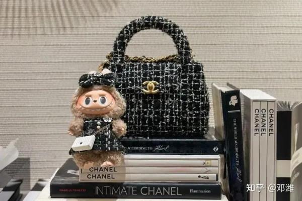 泰国公主拎爱马仕配Labubu！国产“Jellycat”，为什么火爆泰国？