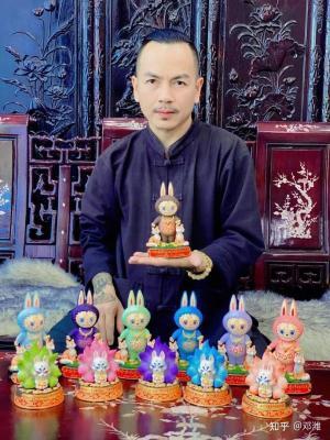 泰国公主拎爱马仕配Labubu！国产“Jellycat”，为什么火爆泰国？