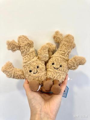 泰国公主拎爱马仕配Labubu！国产“Jellycat”，为什么火爆泰国？