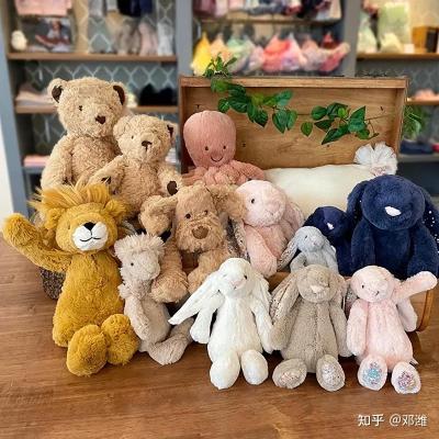 泰国公主拎爱马仕配Labubu！国产“Jellycat”，为什么火爆泰国？