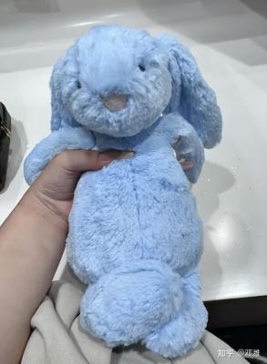 泰国公主拎爱马仕配Labubu！国产“Jellycat”，为什么火爆泰国？